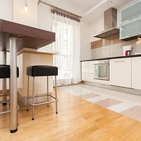 Hamilton - Atlantis Hotel 4*