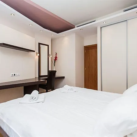 Hamilton - Atlantis 4* Krakow