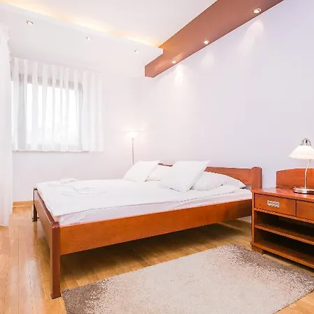 Hamilton - Atlantis 4* Krakow