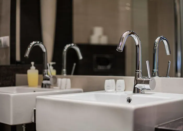 Hamilton - Atlantis 4* Kraków