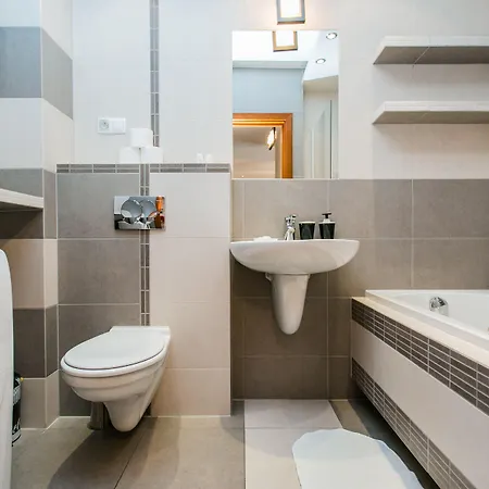 Hamilton - Atlantis Cracovia