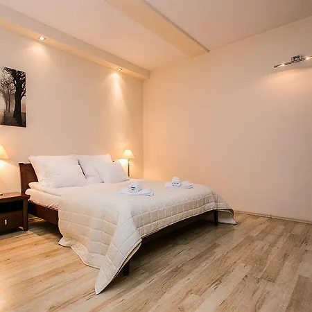 Hamilton - Atlantis Hotel Cracovia